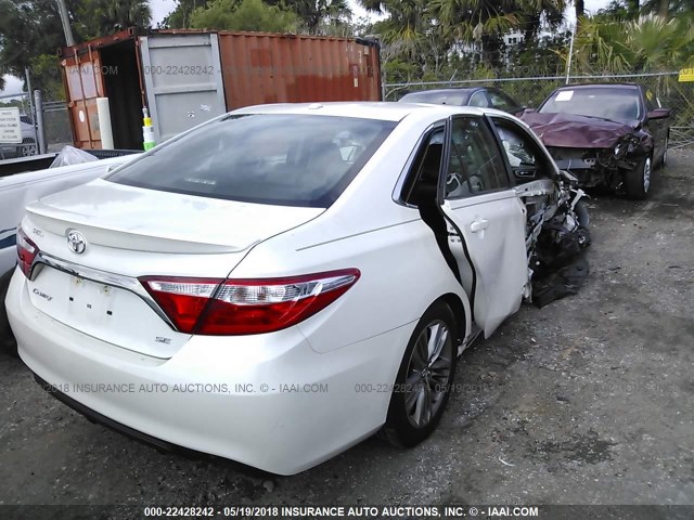 4T1BF1FK8FU053967 - 2015 TOYOTA CAMRY LE/XLE/SE/XSE WHITE photo 4