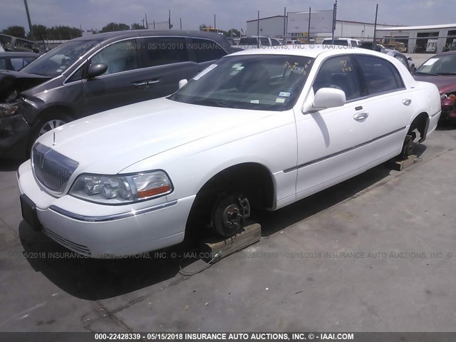 1LNHM81V66Y643863 - 2006 LINCOLN TOWN CAR SIGNATURE WHITE photo 2