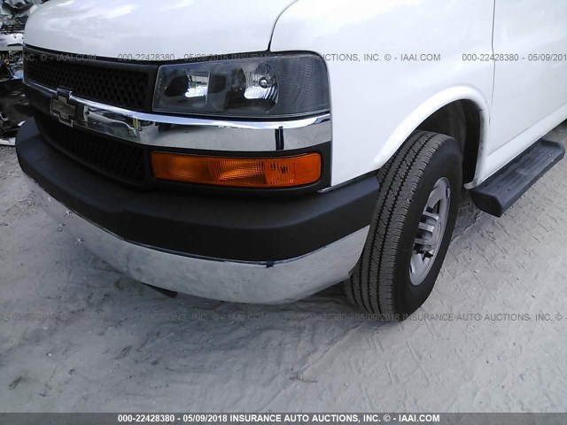 1GBWGFFG5G1252848 - 2016 CHEVROLET EXPRESS G2500 LT WHITE photo 6