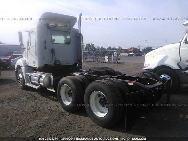 1FUJA6CV16PW57703 - 2006 FREIGHTLINER CONVENTIONAL COLUMBIA WHITE photo 3