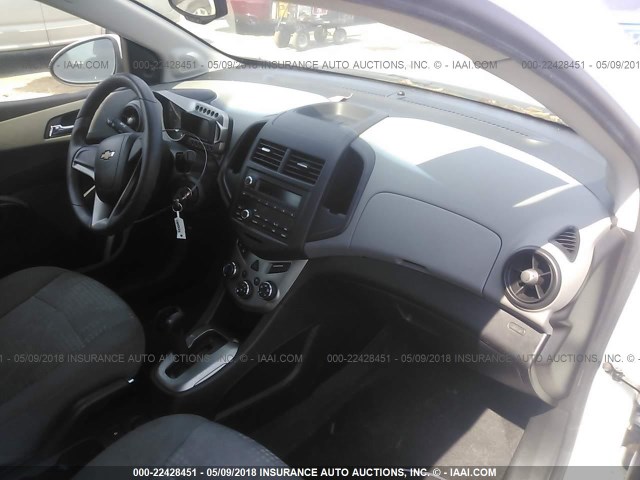 1G1JA6SH7C4130113 - 2012 CHEVROLET SONIC LS 白色 照片 5