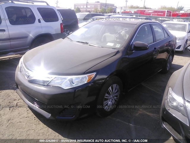 4T1BD1FK2DU087499 - 2013 TOYOTA CAMRY HYBRID/LE/XLE 黑色 照片 2
