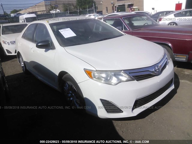 4T1BD1FK8EU098766 - 2014 TOYOTA CAMRY HYBRID/LE/XLE 白色 照片 1
