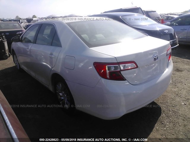 4T1BD1FK8EU098766 - 2014 TOYOTA CAMRY HYBRID/LE/XLE WHITE photo 3