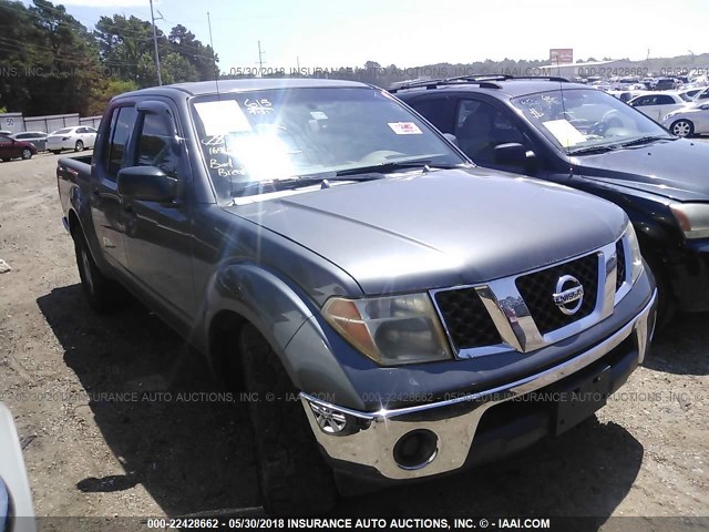 1N6AD07U85C420481 - 2005 NISSAN FRONTIER CREW CAB LE/SE/OFF ROAD GRAY photo 1