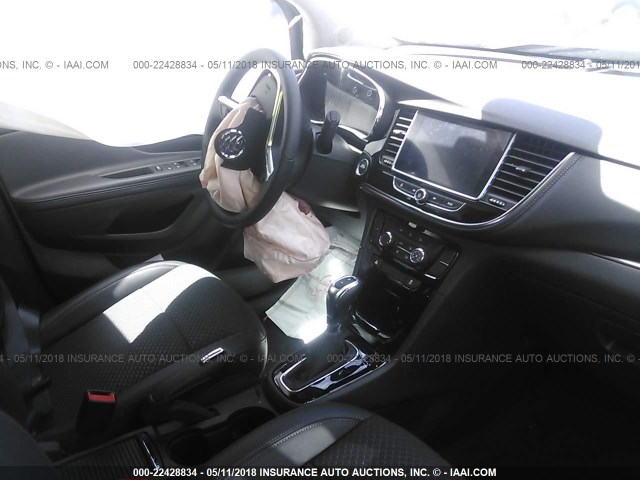 KL4CJASB1JB617440 - 2018 BUICK ENCORE PREFERRED GRAY photo 5