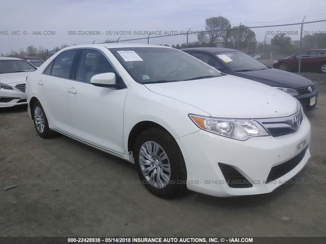 4T4BF1FK1CR272979 - 2012 TOYOTA CAMRY SE/LE/XLE 白色 照片 1
