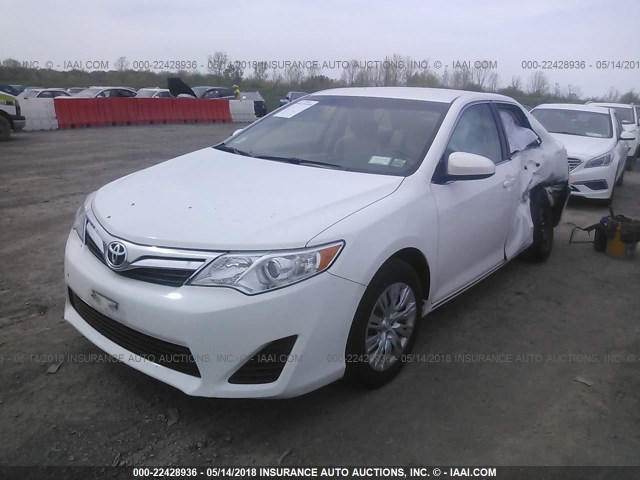 4T4BF1FK1CR272979 - 2012 TOYOTA CAMRY SE/LE/XLE 白色 照片 2