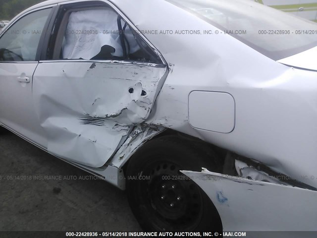 4T4BF1FK1CR272979 - 2012 TOYOTA CAMRY SE/LE/XLE 白色 照片 6