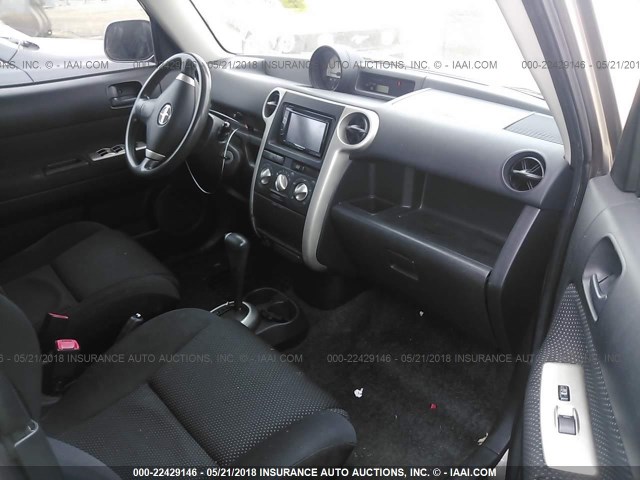 JTLKT324150214637 - 2005 TOYOTA SCION XB GRAY photo 5