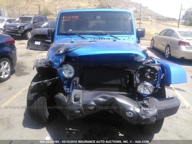 1C4BJWDG0GL214723 - 2016 JEEP WRANGLER UNLIMITE SPORT BLUE photo 6