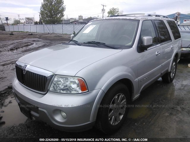 5LMFU28R03LJ49680 - 2003 LINCOLN NAVIGATOR SILVER photo 2