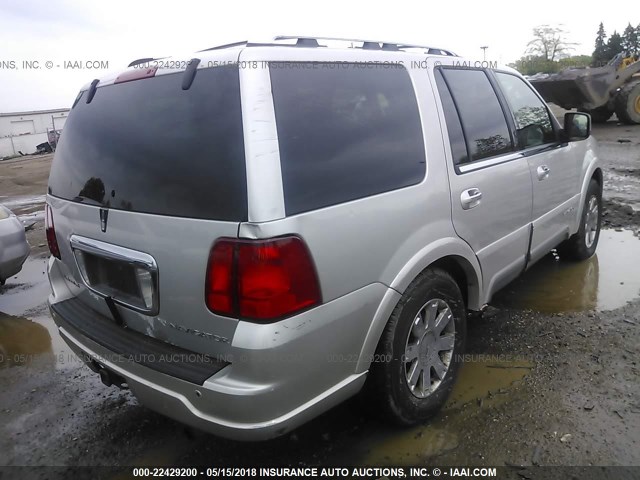 5LMFU28R03LJ49680 - 2003 LINCOLN NAVIGATOR SILVER photo 4