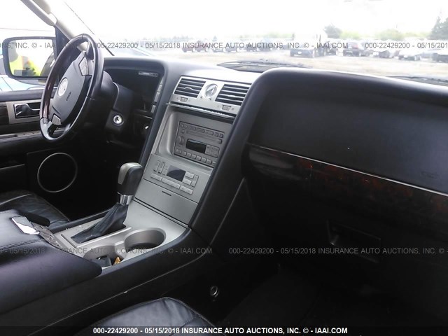 5LMFU28R03LJ49680 - 2003 LINCOLN NAVIGATOR SILVER photo 5