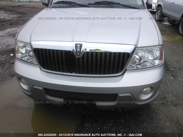 5LMFU28R03LJ49680 - 2003 LINCOLN NAVIGATOR SILVER photo 6