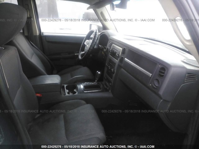 1J8HH48K58C114684 - 2008 JEEP COMMANDER SPORT Schwarz Foto 5