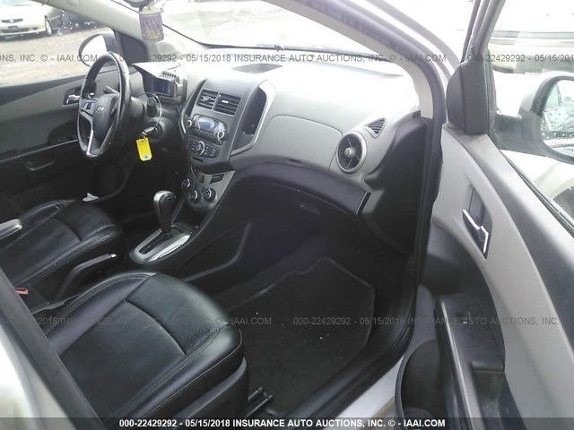 1G1JE5SH6C4117920 - 2012 CHEVROLET SONIC LTZ SILVER photo 5