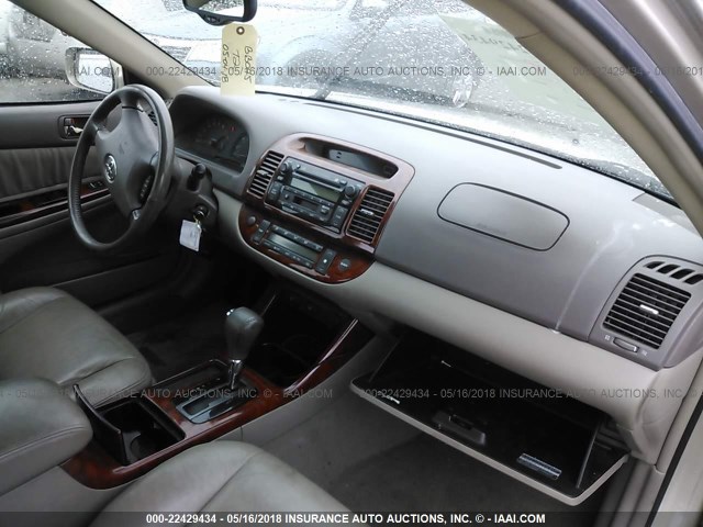 4T1BF30K24U580923 - 2004 TOYOTA CAMRY LE/XLE/SE თაფლისფერი ფოტო 5