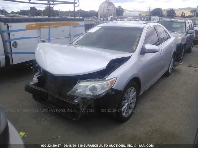 4T1BK1FK8CU515371 - 2012 TOYOTA CAMRY SE/XLE SILVER photo 2