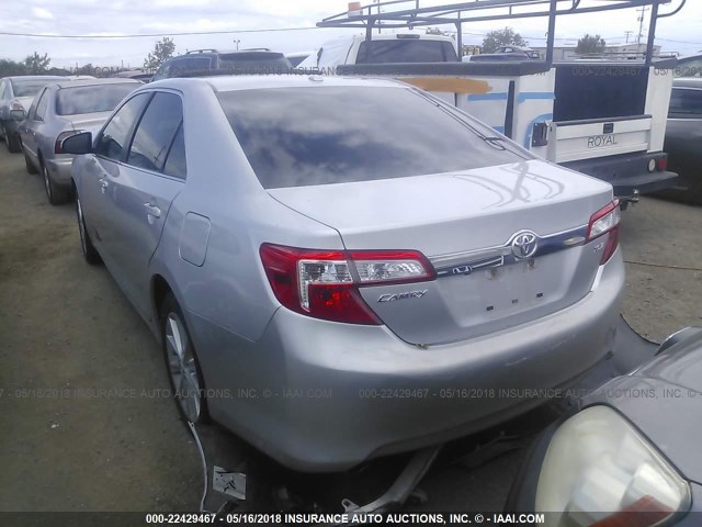 4T1BK1FK8CU515371 - 2012 TOYOTA CAMRY SE/XLE SILVER photo 3