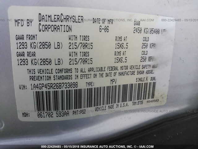 1A4GP45R26B733098 - 2006 CHRYSLER TOWN & COUNTRY  SILVER photo 9