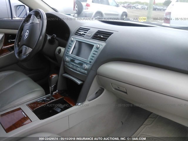 4T1BK46K48U563894 - 2008 TOYOTA CAMRY LE/XLE/SE Ақ фото 5