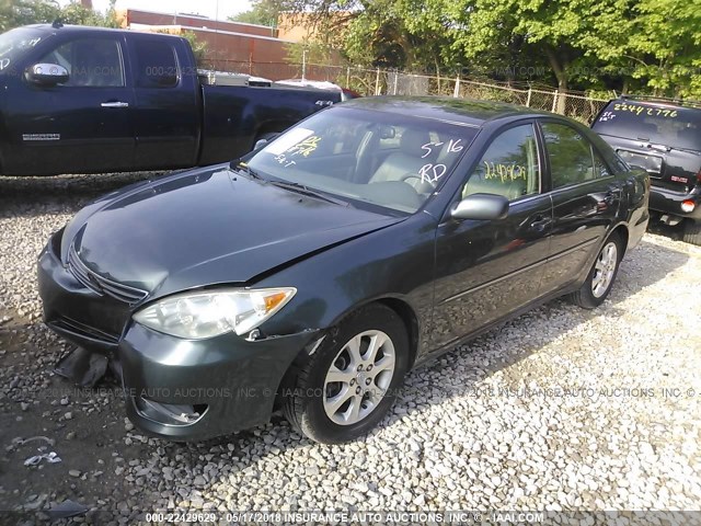 4T1BF32K25U108171 - 2005 TOYOTA CAMRY LE/XLE/SE მწვანე ფოტო 2