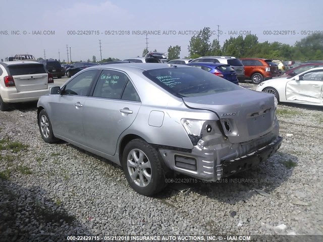 4T4BF3EK2BR192876 - 2011 TOYOTA CAMRY SE/LE/XLE SILVER photo 3