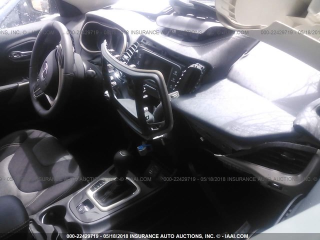 1C4PJLCB2JD540437 - 2018 JEEP CHEROKEE LATITUDE Czarny zdjęcie 5