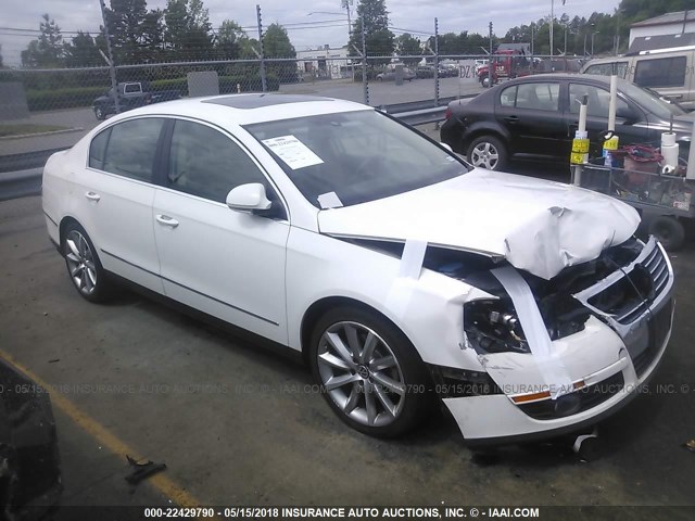 WVWCU73C48E124366 - 2008 VOLKSWAGEN PASSAT VR6 WHITE photo 1