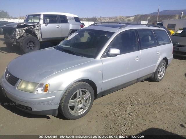 WVWVD23B8YE278937 - 2000 VOLKSWAGEN PASSAT GLX 银色 照片 2