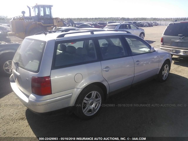 WVWVD23B8YE278937 - 2000 VOLKSWAGEN PASSAT GLX SILVER photo 4