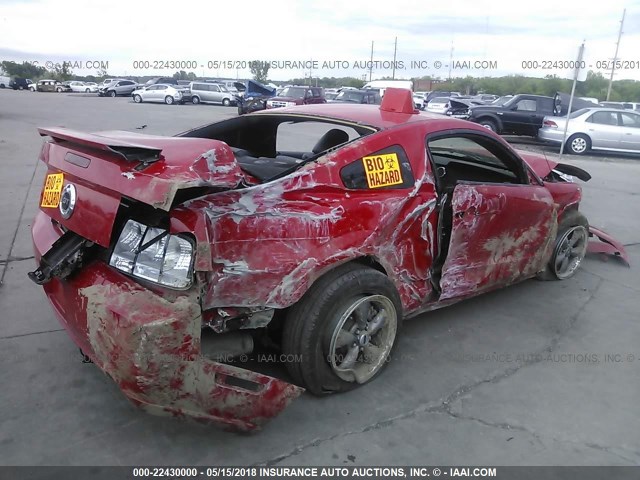 1ZVFT82H155136194 - 2005 FORD MUSTANG GT RED photo 4