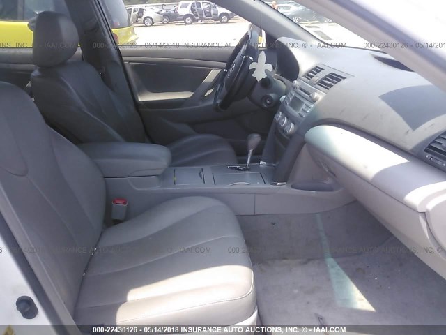 4T4BF3EKXAR065856 - 2010 TOYOTA CAMRY SE/LE/XLE 白色 照片 5