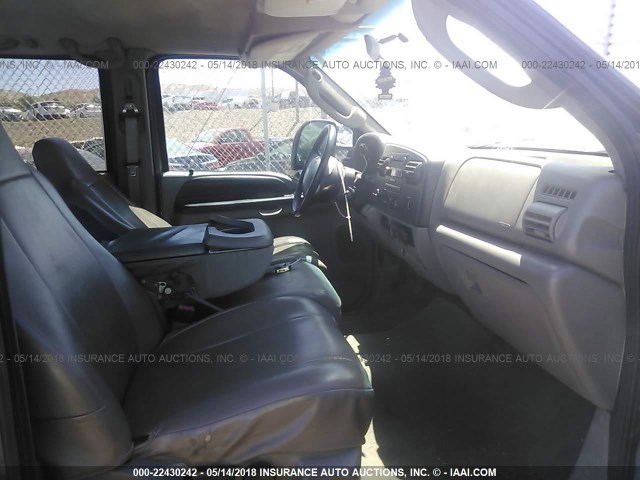 1FTSW21P66EA30789 - 2006 FORD F250 SUPER DUTY GRAY photo 5