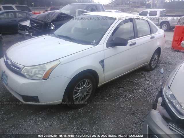 1FAHP35NX8W121153 - 2008 FORD FOCUS SE/SEL/SES WHITE photo 2