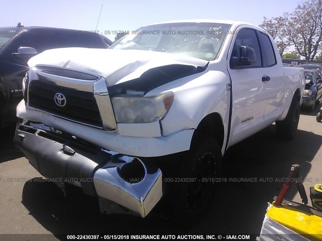 5TFRT54138X021698 - 2008 TOYOTA TUNDRA DOUBLE CAB/DOUBLE CAB SR5 WHITE photo 2