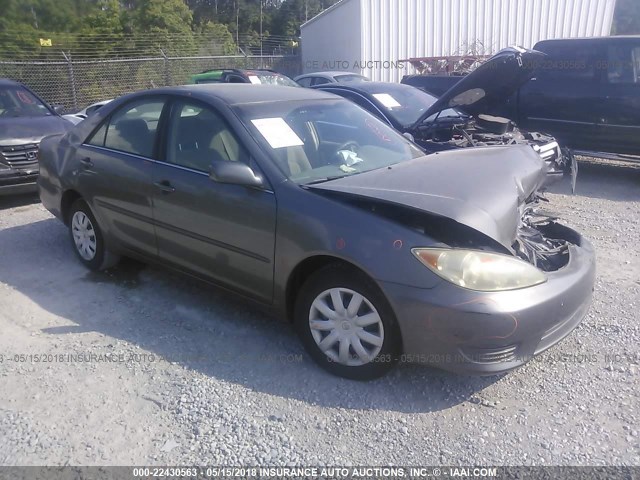 4T1BE32K75U612458 - 2005 TOYOTA CAMRY LE/XLE/SE ნაცრისფერი ფოტო 1