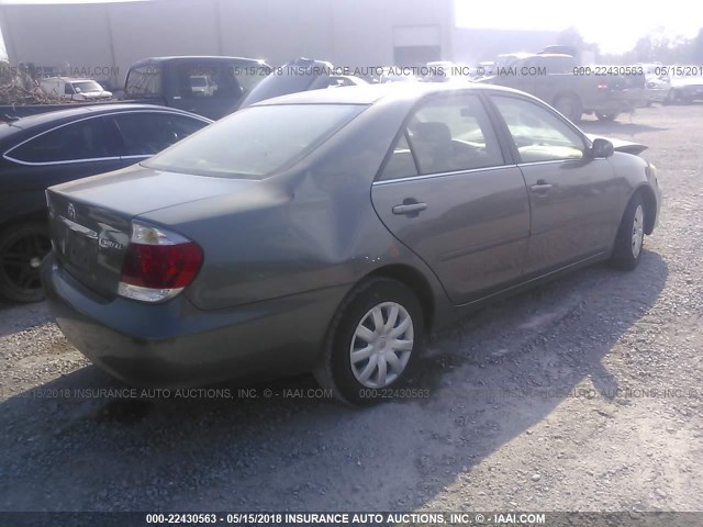 4T1BE32K75U612458 - 2005 TOYOTA CAMRY LE/XLE/SE ნაცრისფერი ფოტო 4