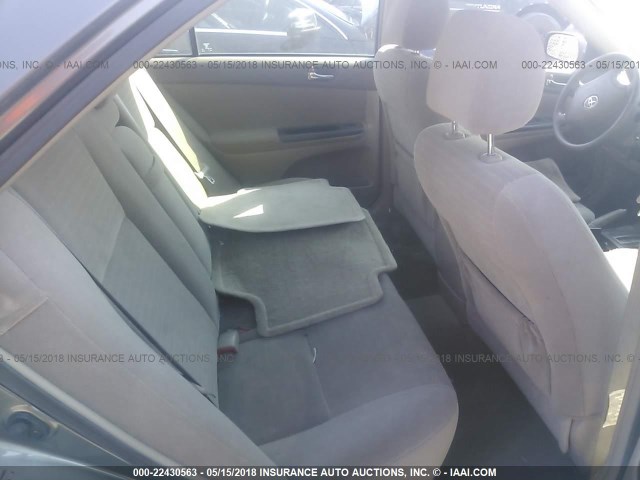 4T1BE32K75U612458 - 2005 TOYOTA CAMRY LE/XLE/SE ნაცრისფერი ფოტო 8
