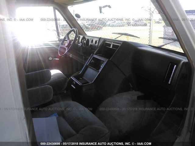 2GBJG31KXL4106159 - 1990 CHEVROLET G30 TAN photo 5