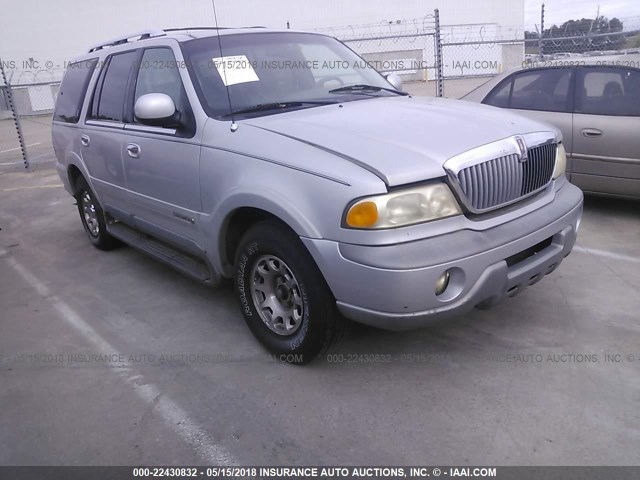 5LMRU27L9WLJ48056 - 1998 LINCOLN NAVIGATOR 银色 照片 1
