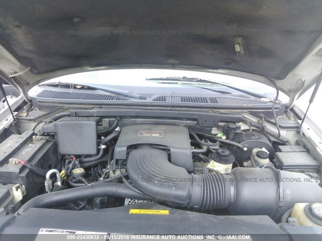 5LMRU27L9WLJ48056 - 1998 LINCOLN NAVIGATOR 银色 照片 10