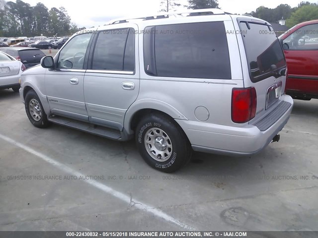 5LMRU27L9WLJ48056 - 1998 LINCOLN NAVIGATOR 银色 照片 3