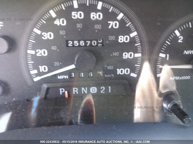 5LMRU27L9WLJ48056 - 1998 LINCOLN NAVIGATOR 银色 照片 7