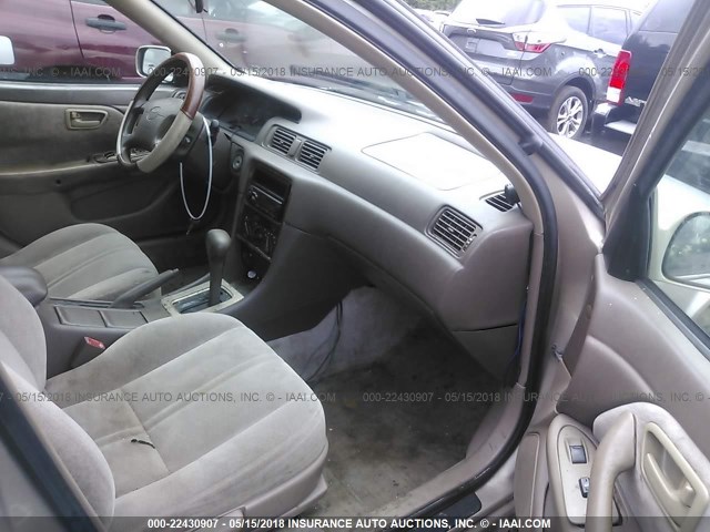 4T1BG22K4VU806949 - 1997 TOYOTA CAMRY CE/LE/XLE 金色 照片 5