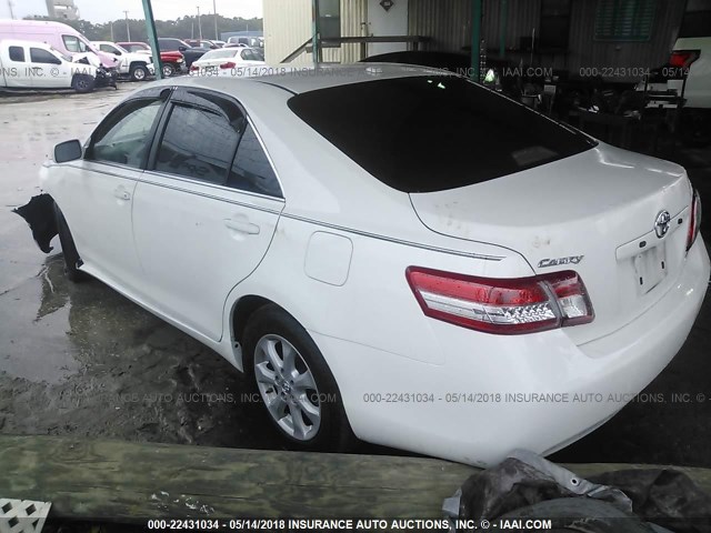 4T1BF3EK5BU678009 - 2011 TOYOTA CAMRY SE/LE/XLE WHITE photo 3