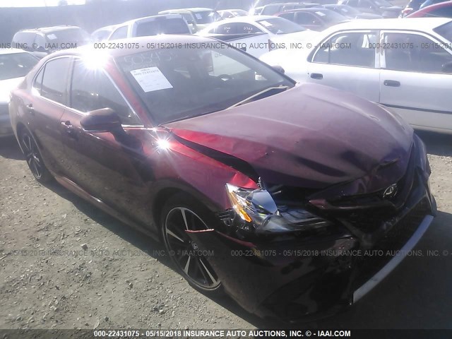 4T1B61HK9JU570345 - 2018 TOYOTA CAMRY XSE RED photo 1