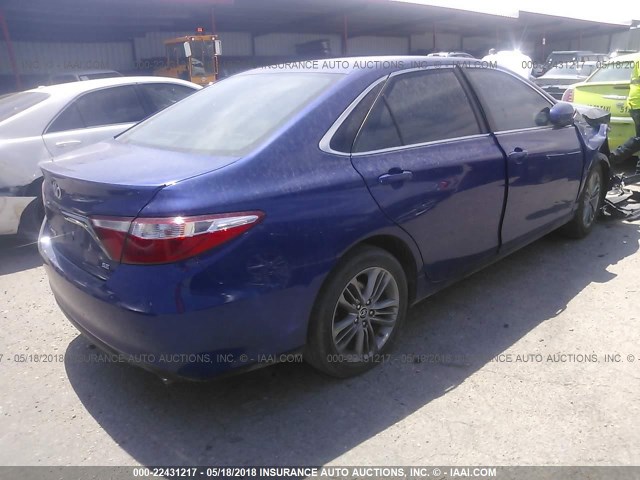 4T1BF1FK2FU910204 - 2015 TOYOTA CAMRY LE/XLE/SE/XSE BLUE photo 4