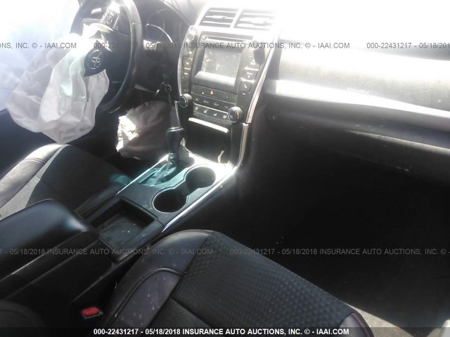 4T1BF1FK2FU910204 - 2015 TOYOTA CAMRY LE/XLE/SE/XSE BLUE photo 5